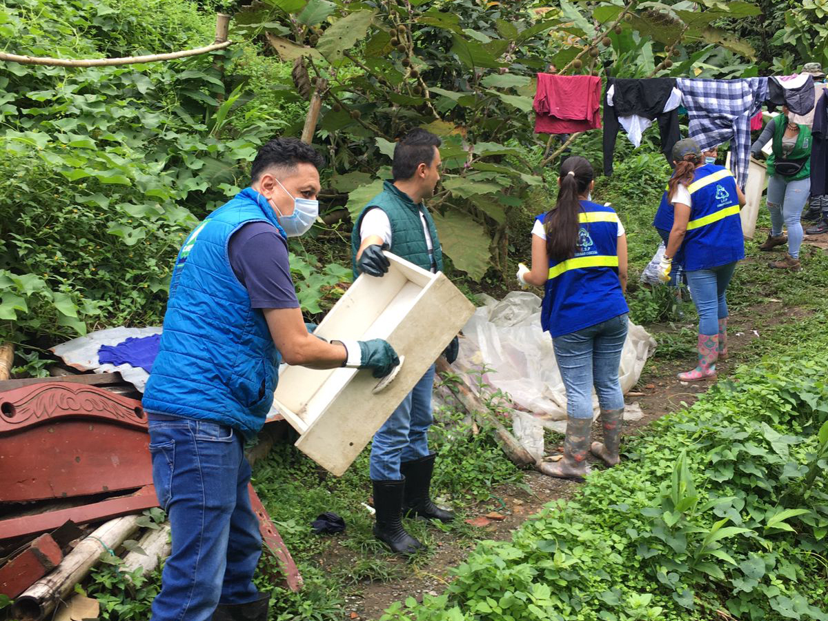 En jornada de limpieza en la quebrada El Pital se recogió cerca de media tonelada de residuos