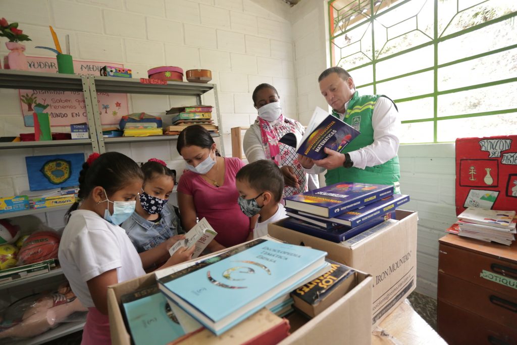 La CARDER entregó las primeras 16 bibliotecas que beneficiarán a los niños del Departamento