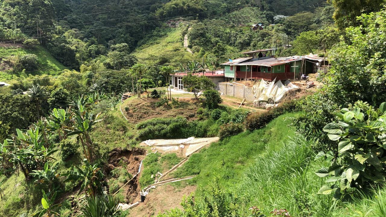 La CARDER identificó riesgo en 5 viviendas de la vereda Agua Azul debido a las fuertes lluvias