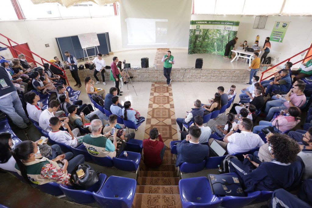 La CARDER realizó foro orientado a jóvenes de Dosquebradas con temáticas ambientales