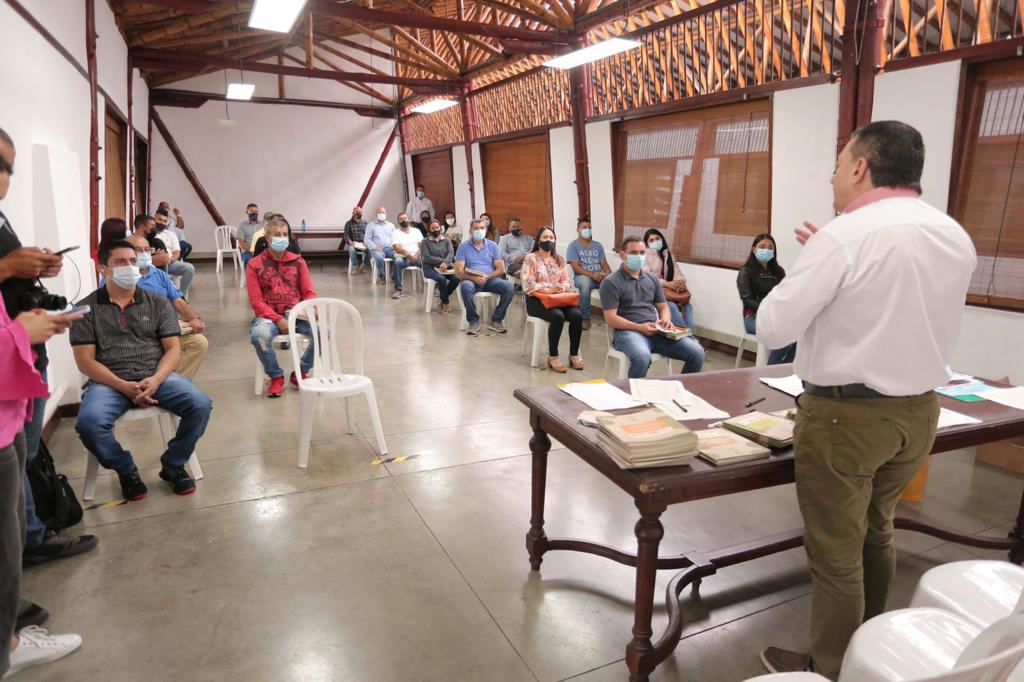 CARDER reconoce la legalidad con la entrega de herramientas y kits a 30 empresas forestales