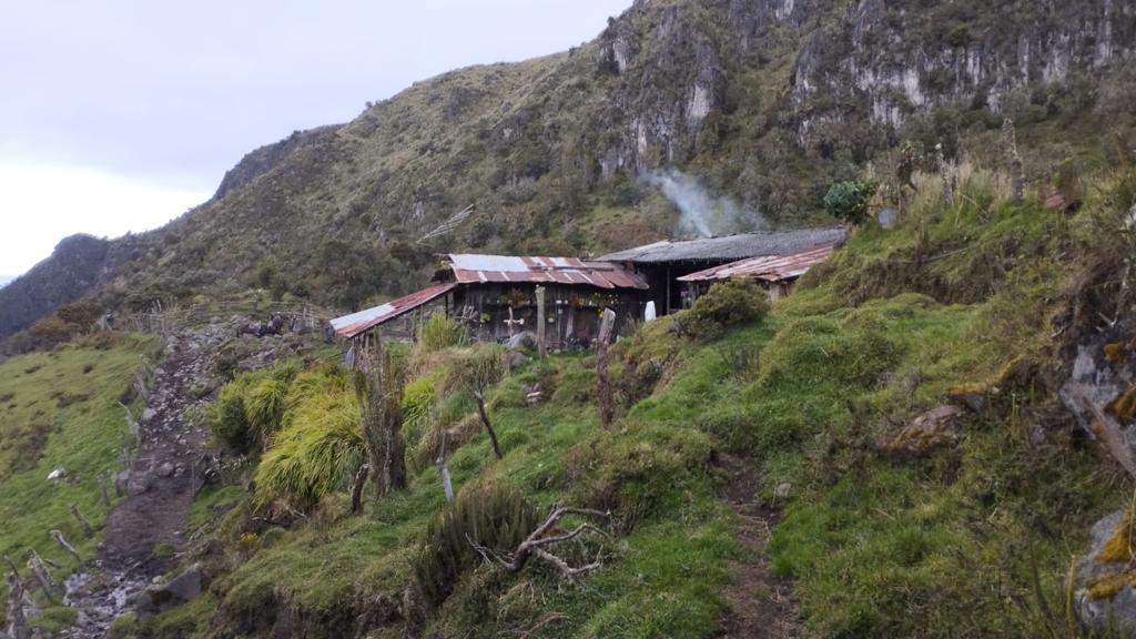 Casa campesino utilizada para la explotación ganadera extensiva en el Paque Nacional Natural los nevados