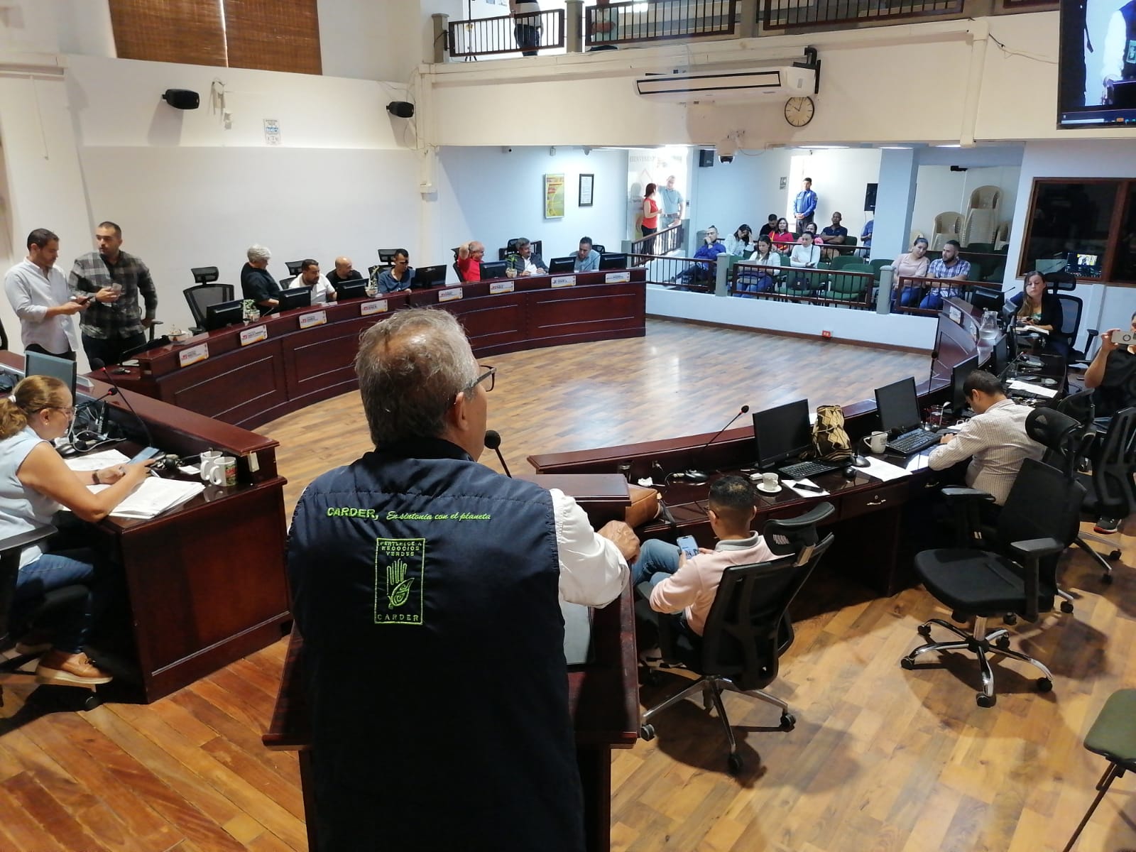 El Subdirector de Gestión Ambiental Sectorial, Julio César Isaza expuso ante el Concejo Municipal de Pereira la inversión realizada por la CARDER durante 2021