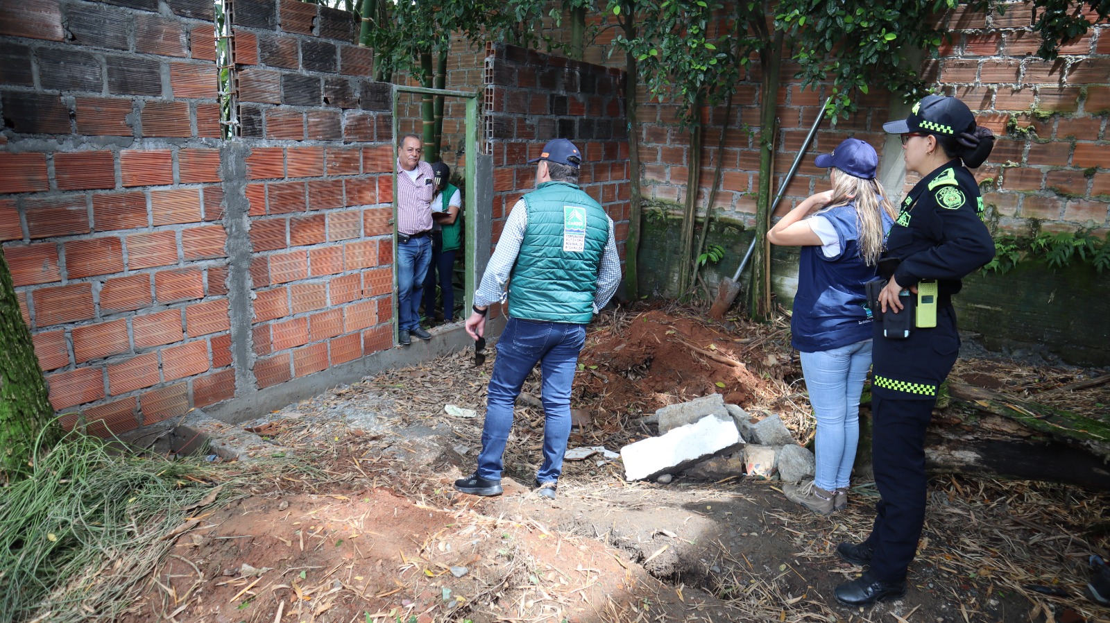 Por denuncia, el director de la CARDER se traslada al lugar de la afectación ambiental