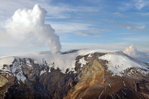 Ante la caída de ceniza volcánica del Nevado del Ruíz, la CARDER comparte recomendaciones Foto: Servicio Geológico Colombiano