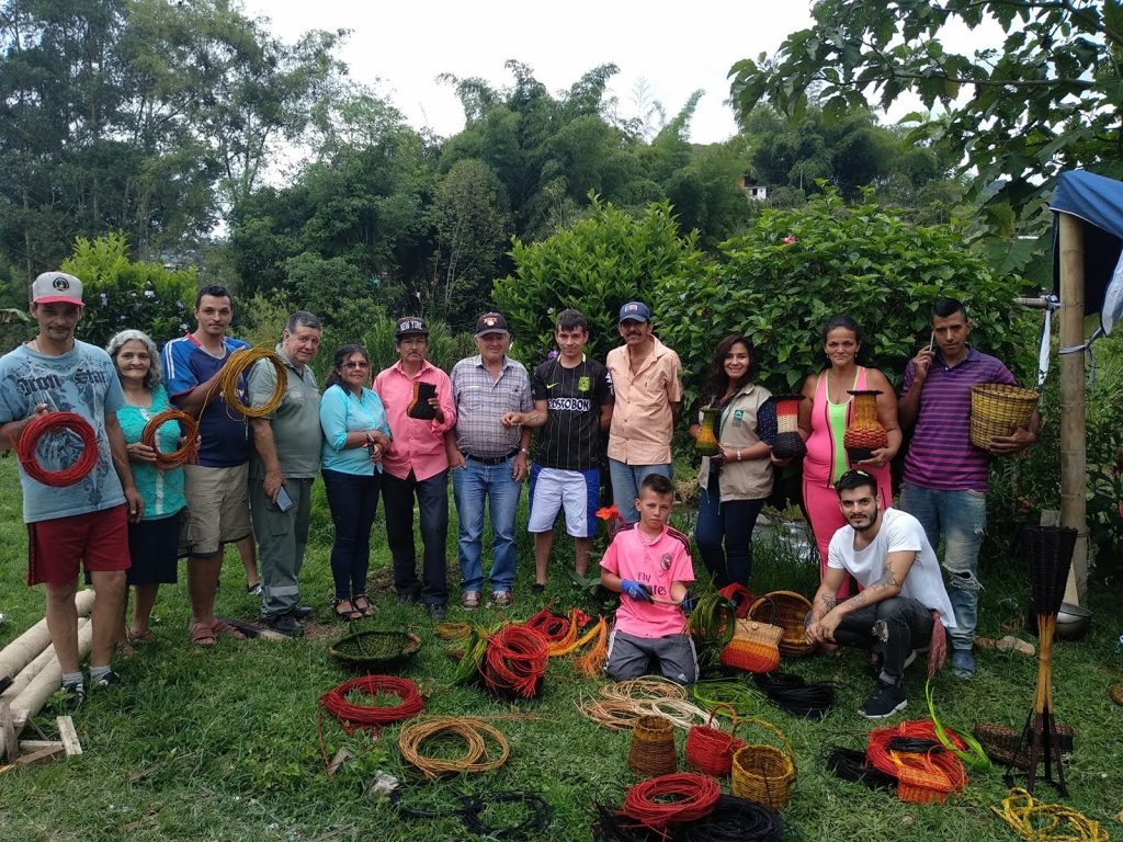 La Asociación de Cestería de Risaralda tiene como objeto la representación, promoción y el desarrollo de las actividades económicas, sociales, educativas y culturales, necesarias para el progreso de la cadena de valor de la cestería en Risaralda y sus asociados.