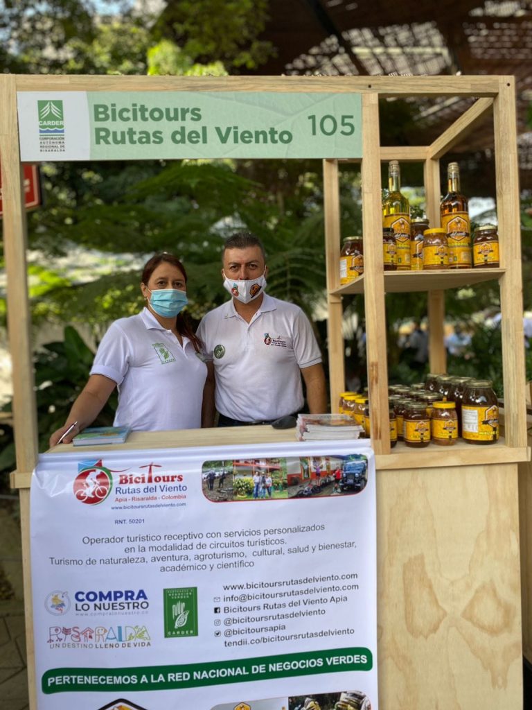 En BICITOURS RUTAS DEL VIENTO, ofrecemos paquetes turísticos en la modalidad de “Circuitos Turísticos” conociendo experiencias vivenciales de turismo de naturaleza, aventura, agroturismo, salud y bienestar y cultural y de tradición. Trabajamos con las comunidades con criterios de turismo comunitario y comercio justo. Somos productores y comercializadores de derivados de la apicultura y sin uso productos externos que puedan afectar la naturalidad. Somos pioneros en nuestra región al desarrollar la primera y mejor experiencia vivencial de apiturismo.