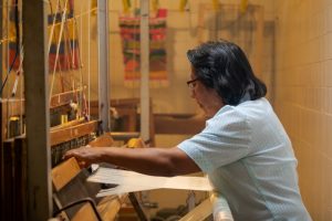 Asociación de sericultores y artesanos de Guática, actividades de producción, procesamiento y comercialización de hilo artesanal.