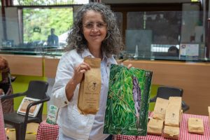 La empresa denominada Monte Jazmín se dedica al cultivo de café agroecológico y al ecoturismo experiencial en torno a prácticas agroecológicas y producción de café especial de origen, con tres generaciones y una tradición de más de 26 años. Está certificada como estrategia complementaria de conservación y son parte de la Red de Reservas Naturales de la Sociedad Civil.