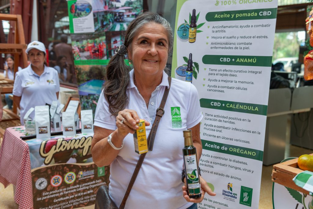 Somos una empresa dedicada a la siembra de cannabis con fin de procesarla y obtener productos medicinales como una buena alternativa para su salud, implementamos prácticas agroecológicas en el cultivo y de BPM en el procesamiento, nuestros productos cuentan con respaldo de análisis certificados de la UNAL de Bogotá.