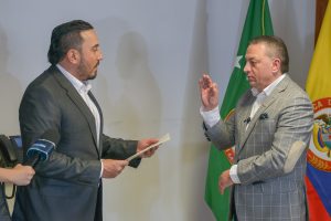 El administrador ambiental, Julio César Gómez Salazar, se posesiona como director de la CARDER para el Periodo Institucional 2024 – 2027; ante el Gobernador de Risaralda, el Doctor Juan Diego Patiño Ochoa.