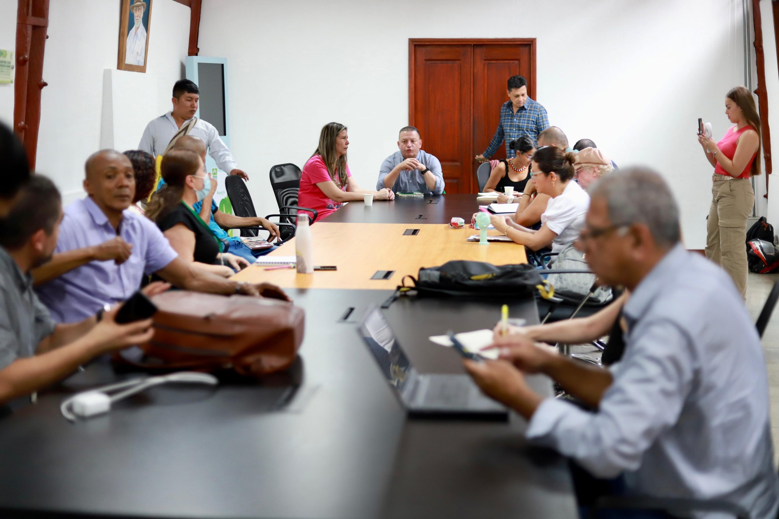 Con la mesa de diversidad de pensamiento, el director general de la CARDER llevó a cabo la última mesa de participación ciudadana en el marco de la formulación del plan de acción 2024 - 2027