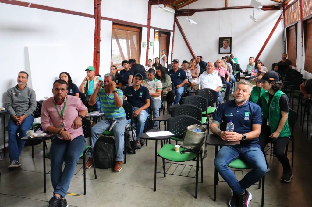 La CARDER llevó a cabo la Reinducción a Guardabosques de Áreas Protegidas en el departamento de Risaralda