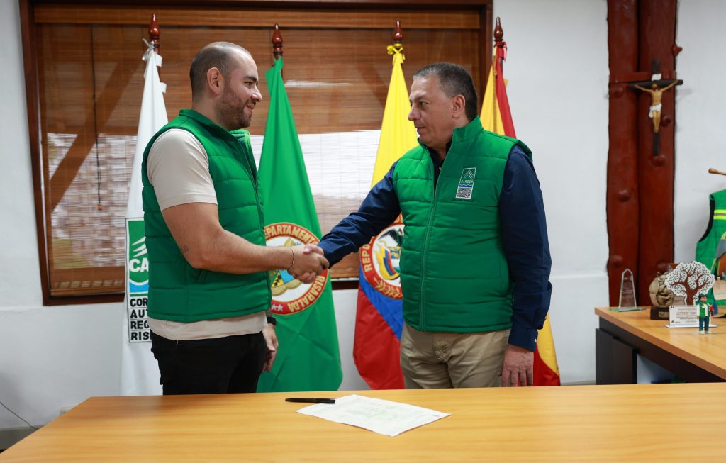 Luis Alberto Silva Jaramillo, un destacado profesional en Zootecnia y Especialista en Planeación y Gestión Estratégica, asume este cargo con el compromiso de fortalecer la conservación y protección del medio ambiente en nuestro departamento.