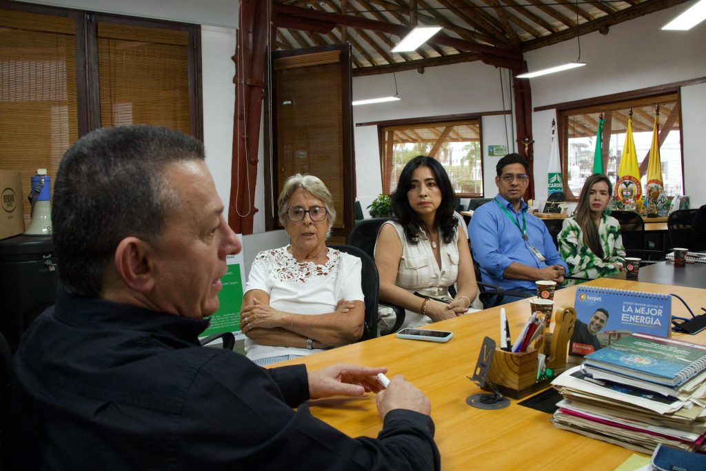 Firma de agenda ambiental por la protección de las orquídeas en Risaralda