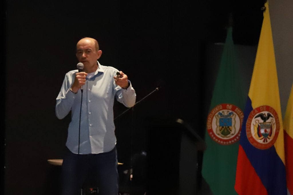 El Nevado Santa Isabel merece nuestra especial atención como colombianos: glaciólogo experto durante el foro sobre el deshielo glaciar