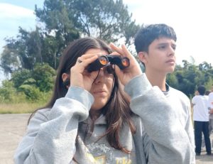 Santa Rosa de Cabal celebró jornada educativa de avistamiento de aves con estudiantes del colegio Francisco José de Caldas