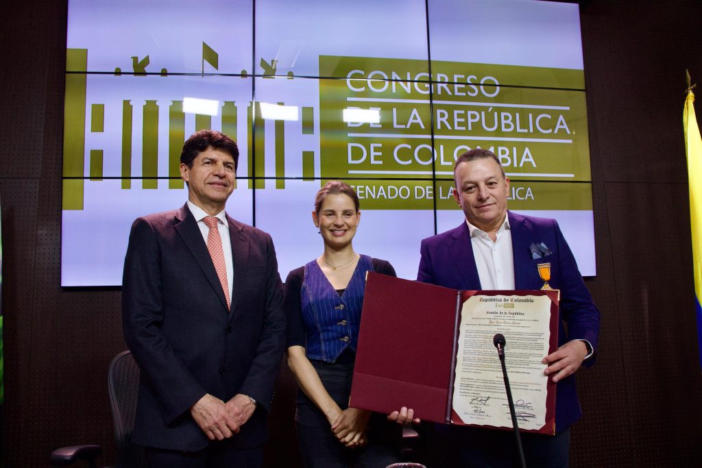 Reconocimiento del Congreso de la Republica al director de la Carder Julio César Gómez Salazar