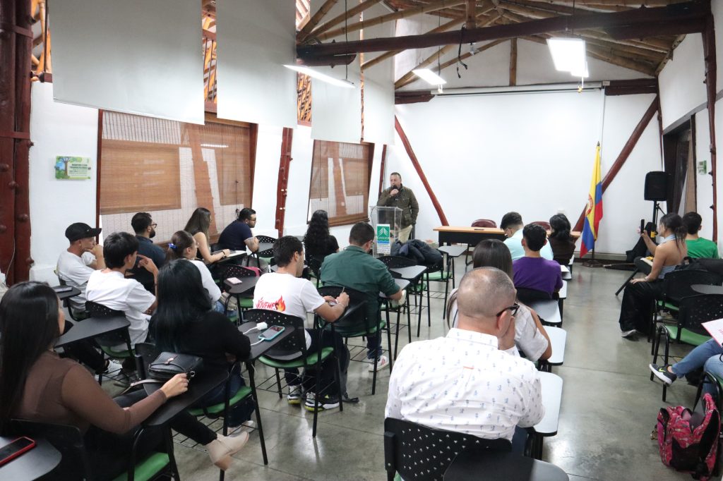 Jóvenes de Risaralda alzan su voz por el ambiente en Foro Debate liderado por la CARDER