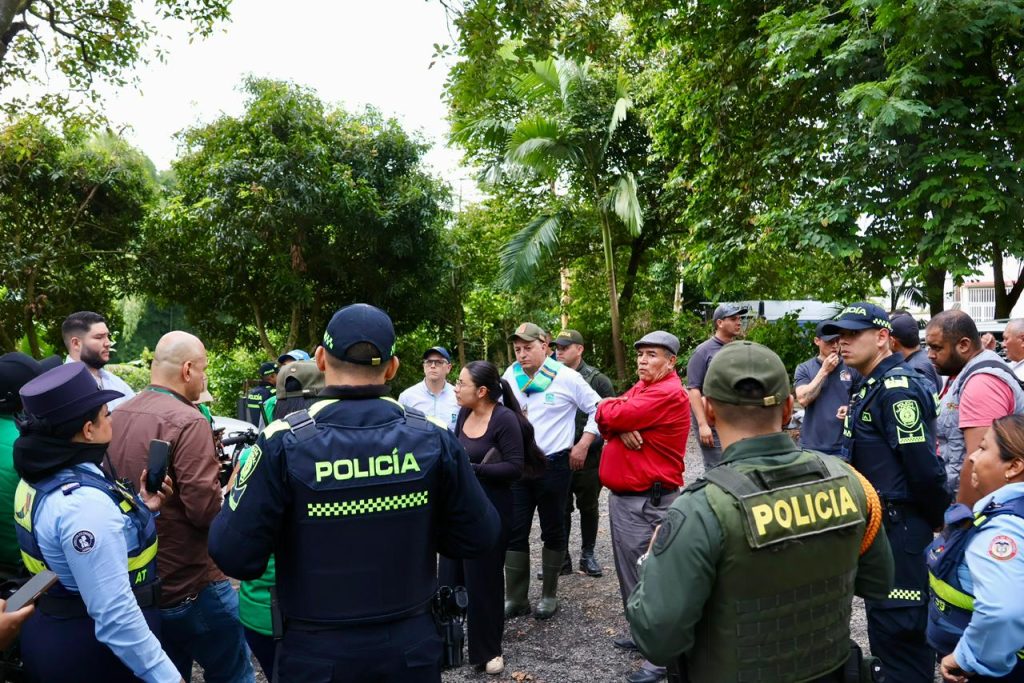 Tras 20 años de invasión, la CARDER y la Alcaldía, recuperan predio público en el barrio Belmonte de Pereira y frenan afectación a suelo de protección