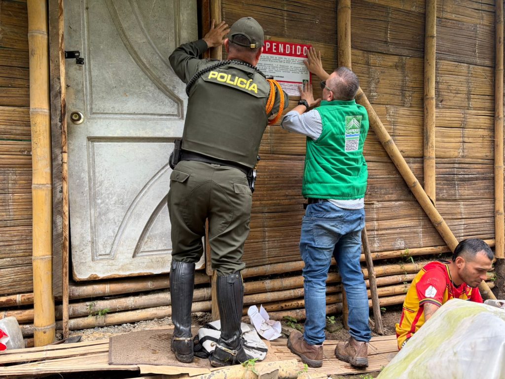 CARDER y alcaldía de Pereira intervienen asentamientos ilegales y vertimientos en la quebrada El Jardín