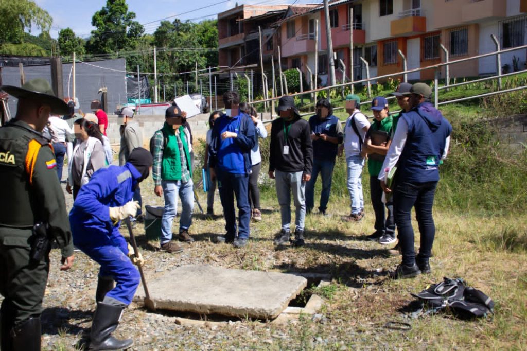 Medidas preventivas por vertimientos de aguas residuales en quebrada del municipio industrial