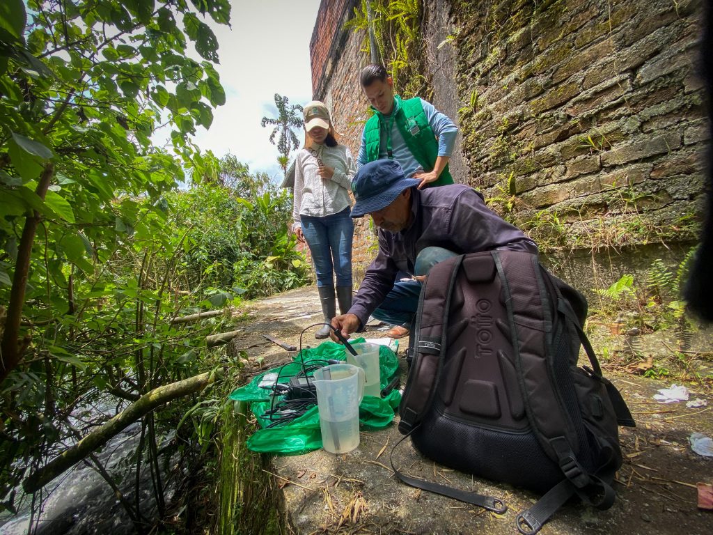 La CARDER aclara la situación que circula en redes sociales con los peces del río Otún