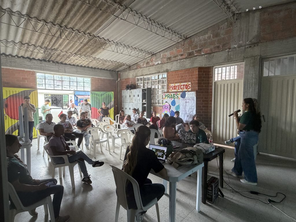 CARDER y Masbosques capacitan a comunidad de Dosquebradas sobre manejo del caracol gigante africano