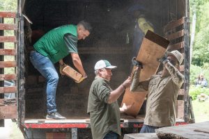 Más de cinco toneladas de madera llegan desde el meta para apoyar a Risaralda